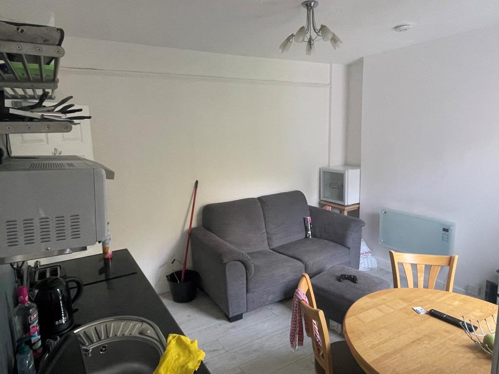 Lot: 112 - FREEHOLD RESIDENTIAL INVESTMENT - Flat Three Living Room/Kitchen